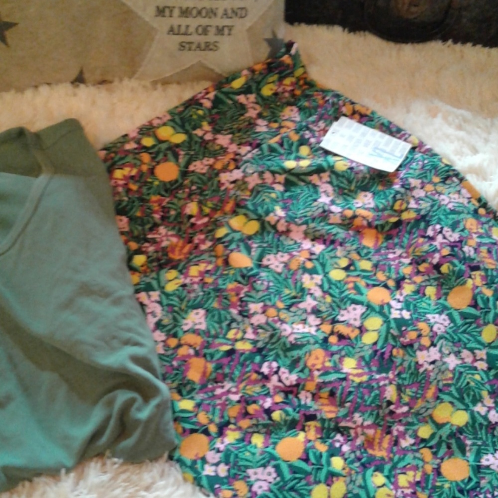 💚🌻GORGEOUS FLOWERY CASSIE PENCIL SKIRT🌻💚